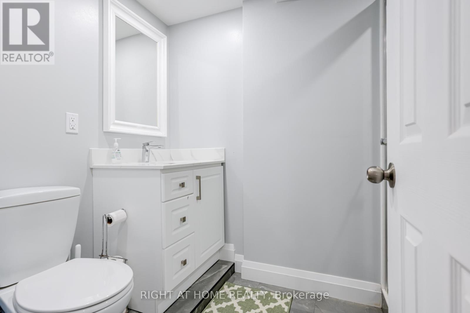 4 LESLIE STREET - 41