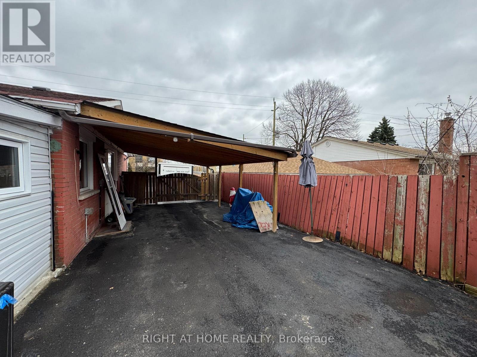 4 LESLIE STREET - 47