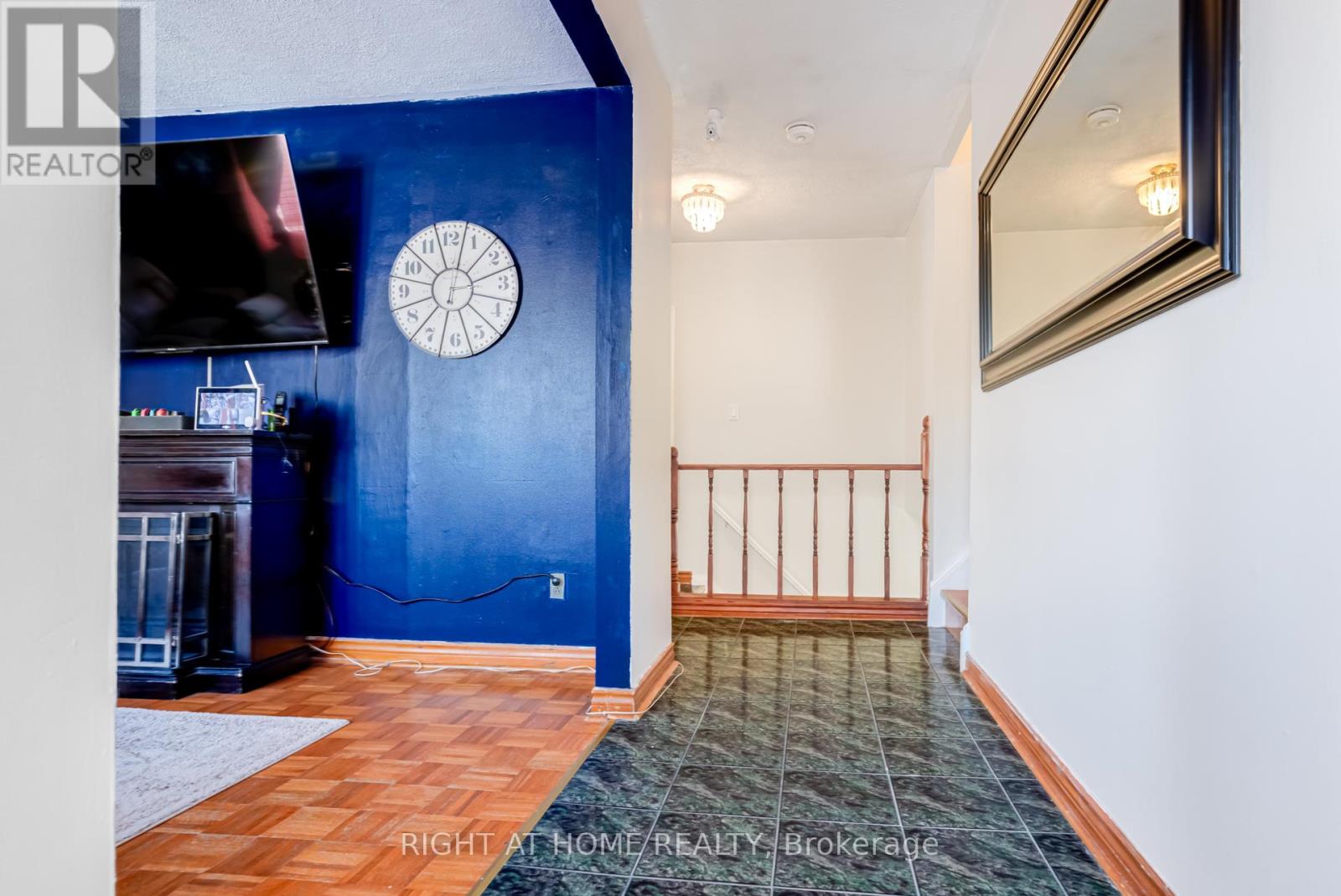 4 LESLIE STREET - 5