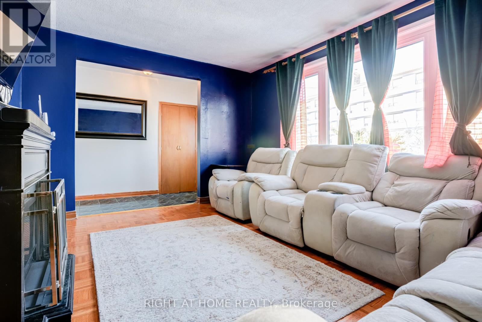 4 LESLIE STREET - 8