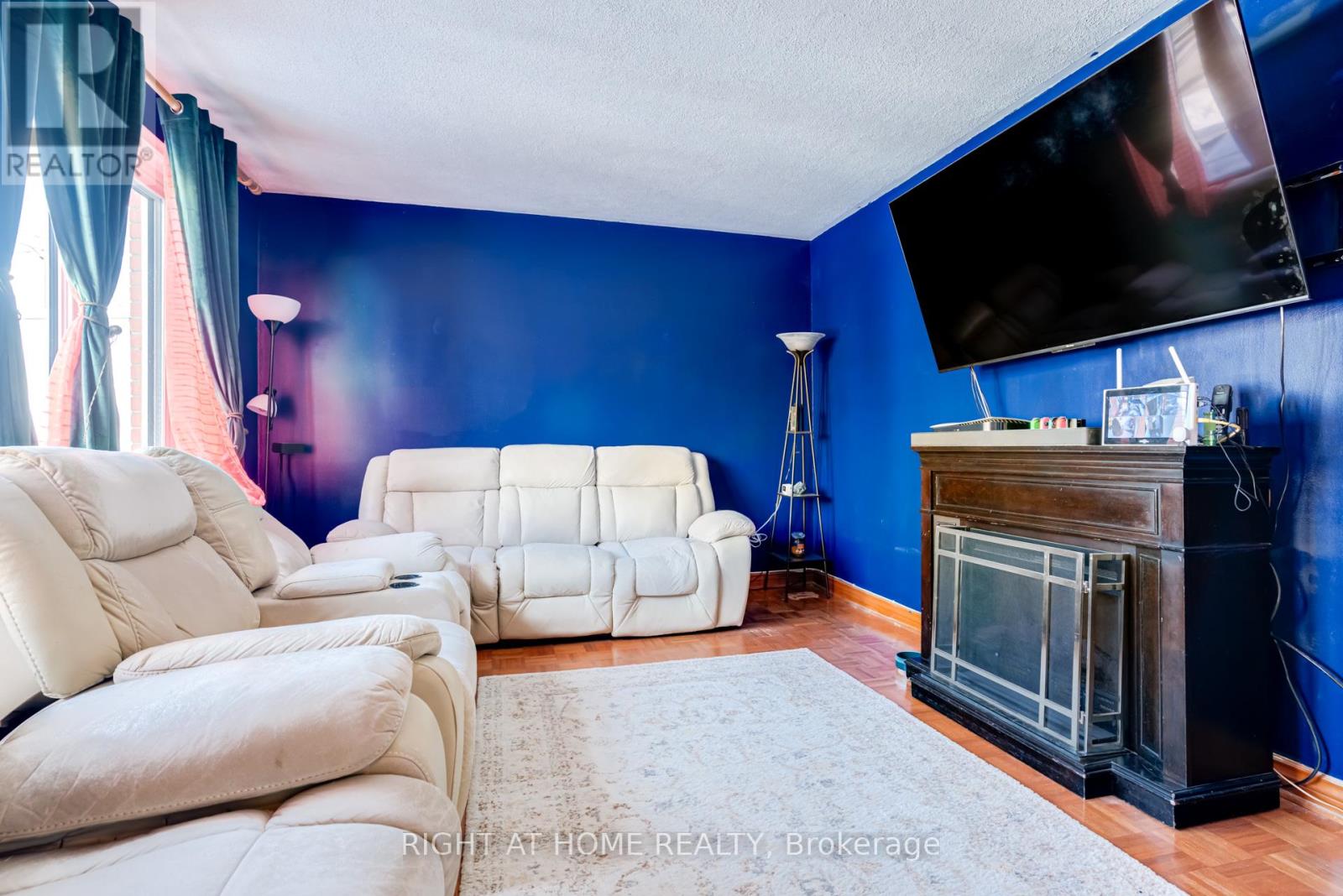 4 LESLIE STREET - 9