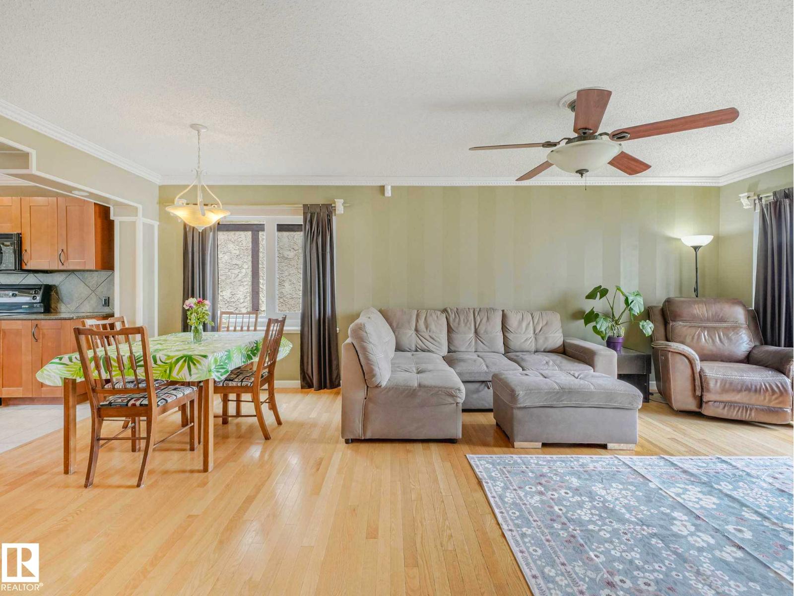 4504 29 AV NW - 10