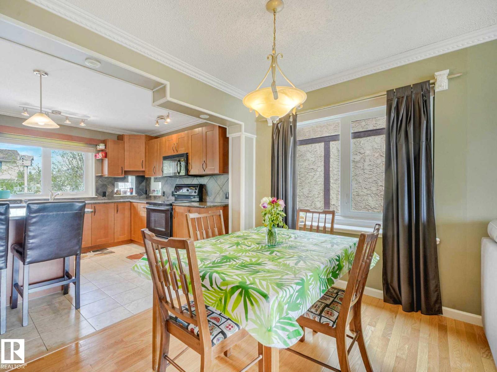 4504 29 AV NW - 11