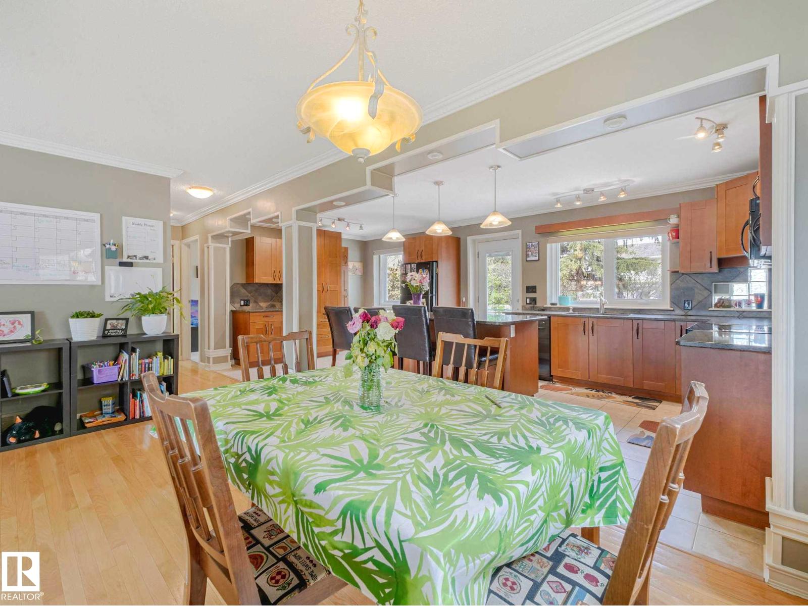 4504 29 AV NW - 12