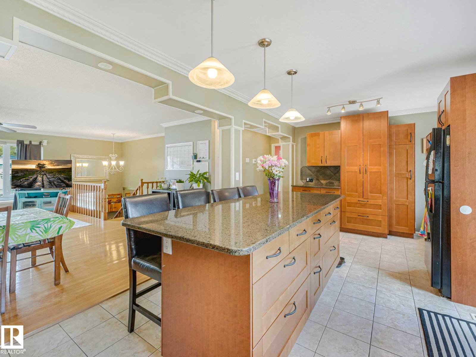 4504 29 AV NW - 16