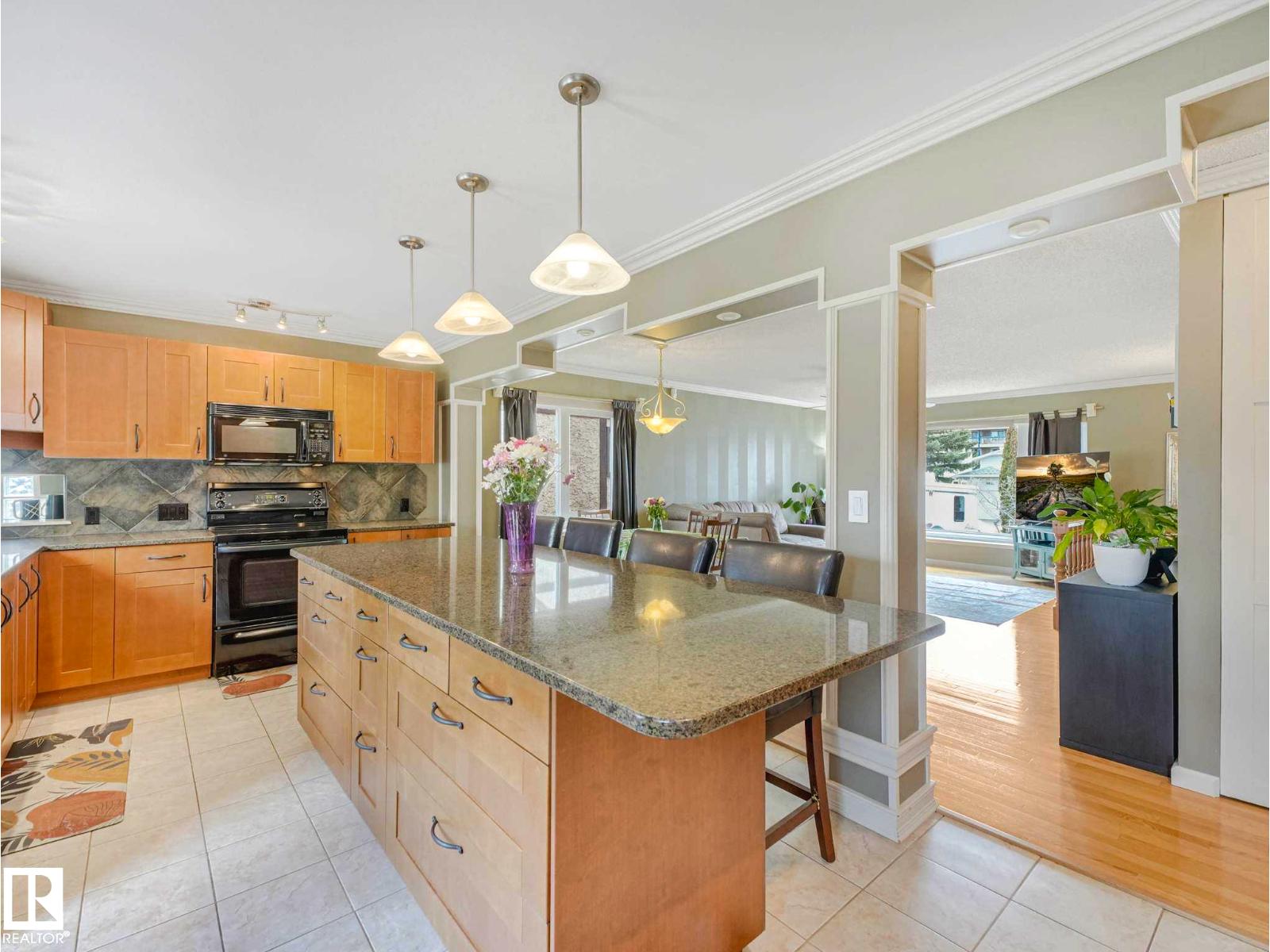 4504 29 AV NW - 17