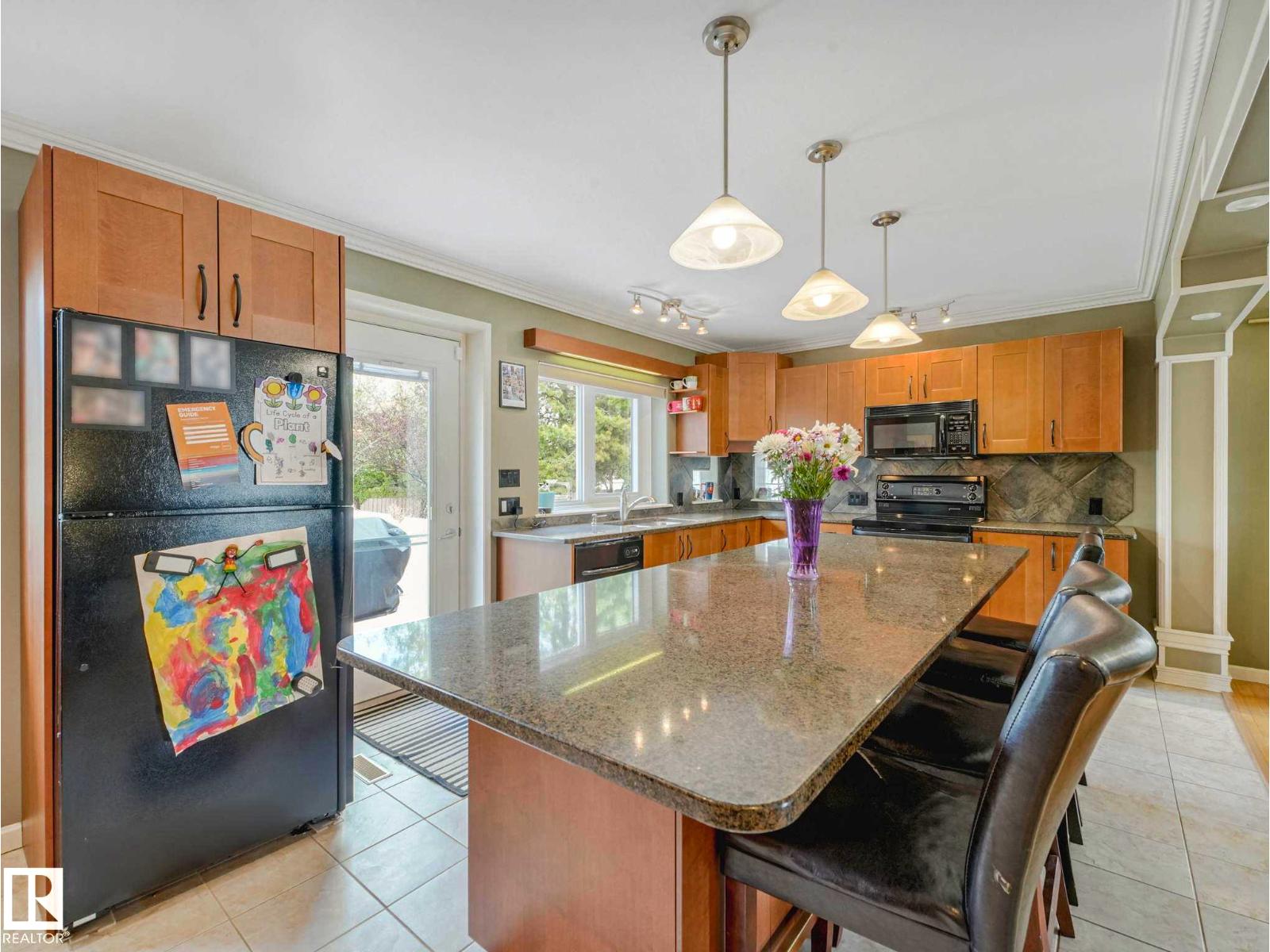 4504 29 AV NW - 18