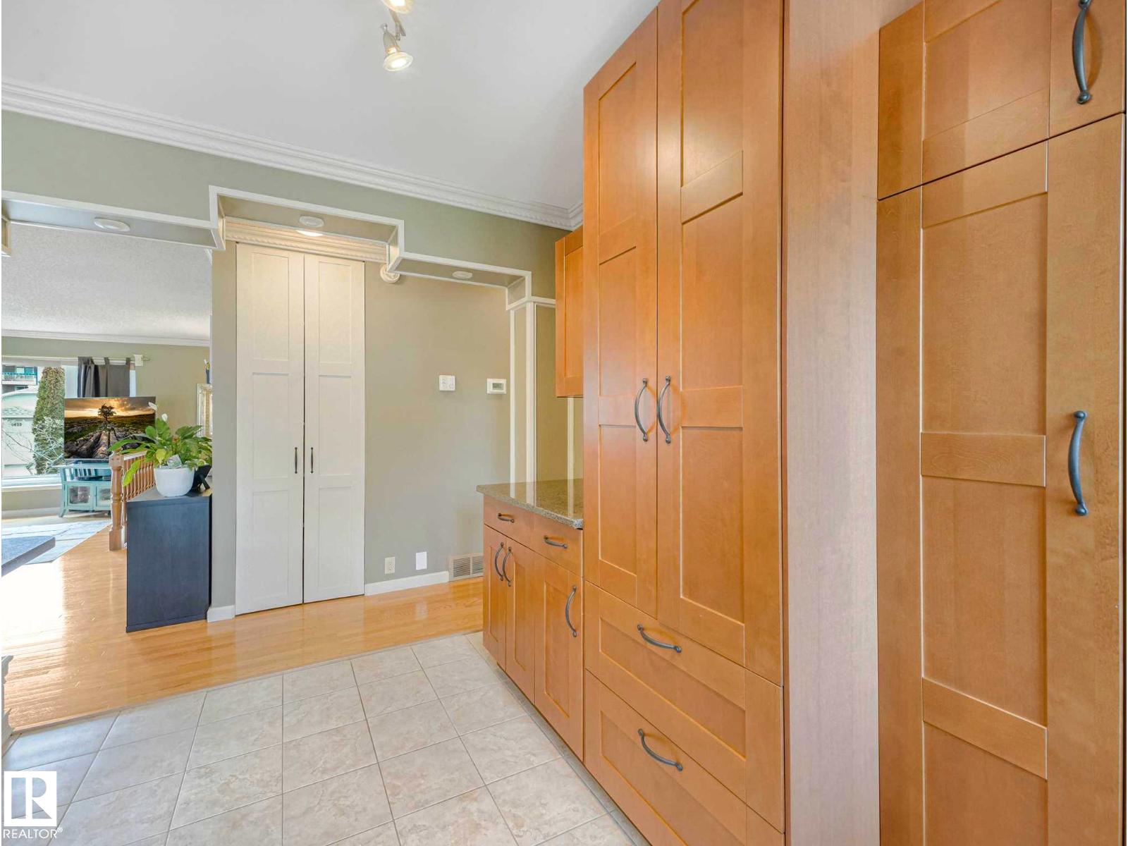4504 29 AV NW - 20