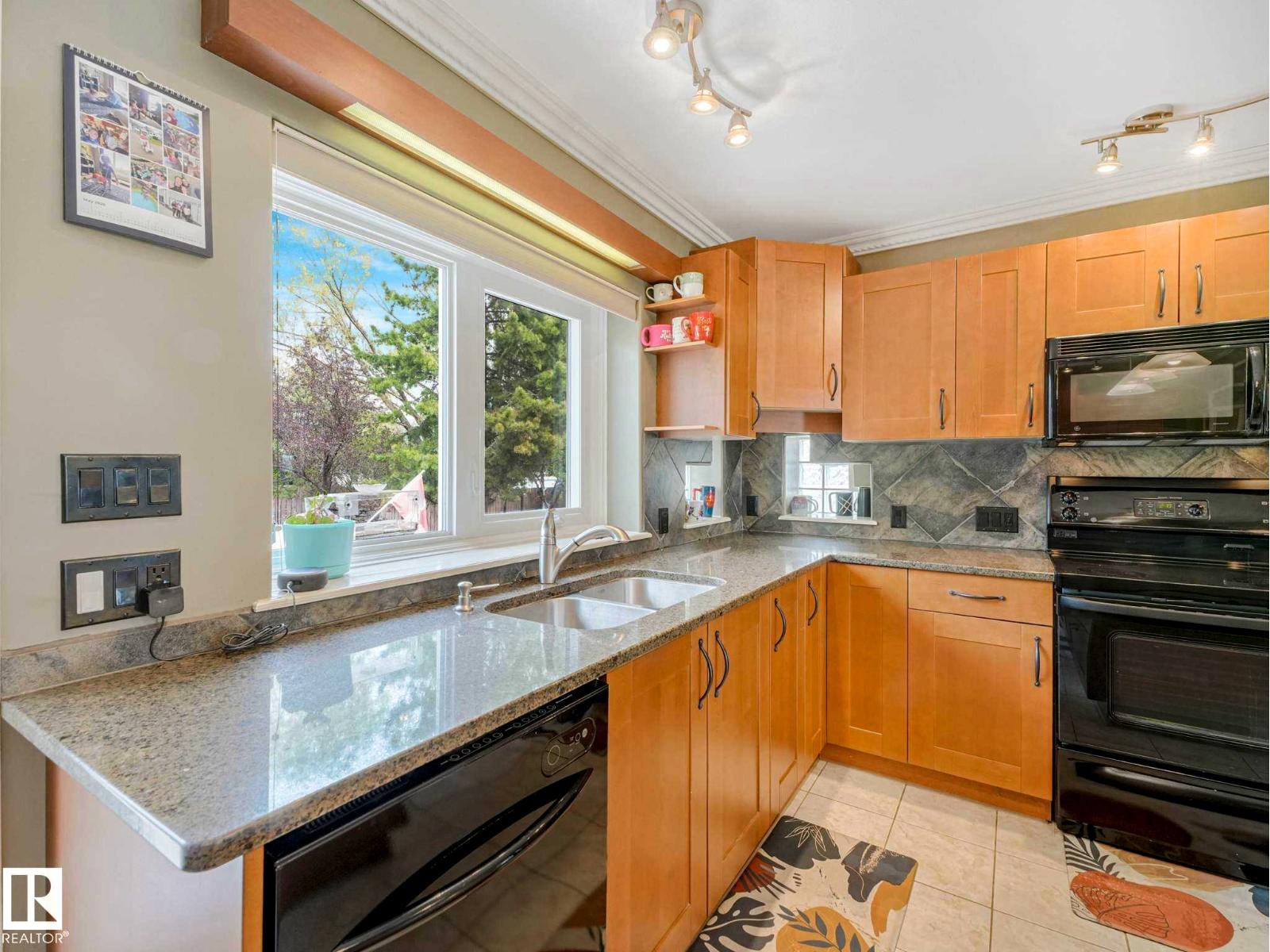 4504 29 AV NW - 21