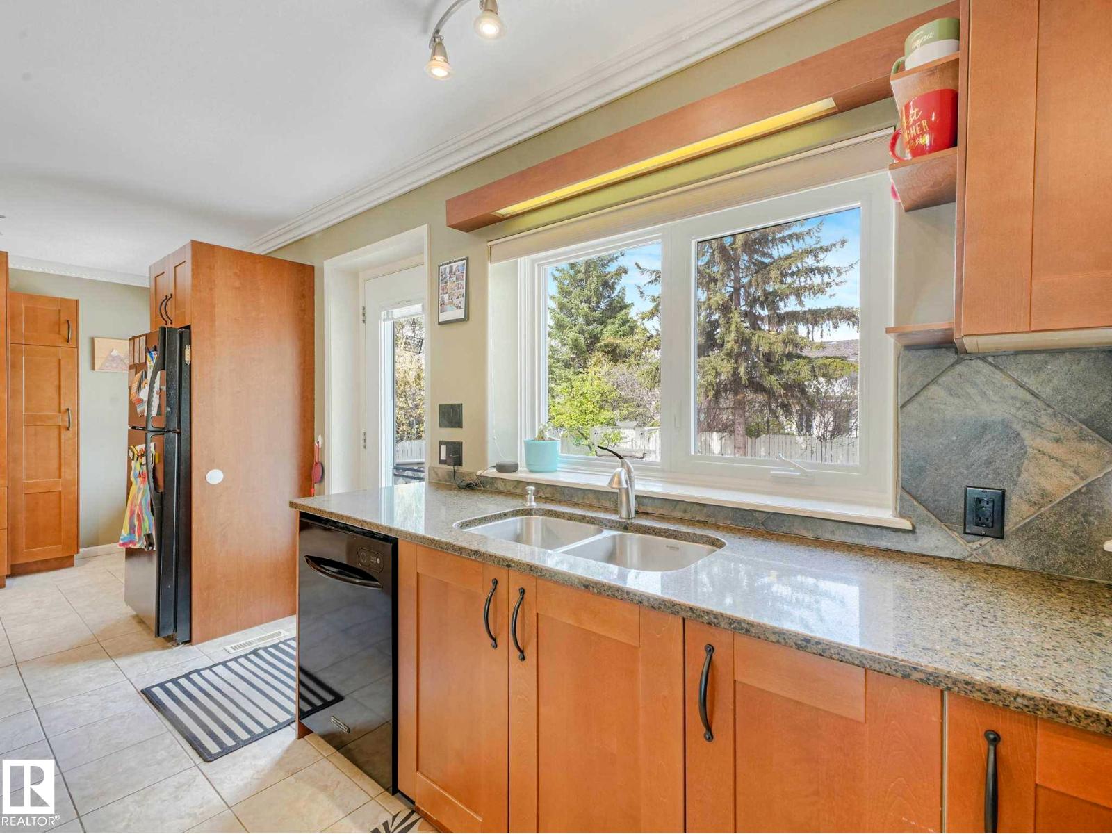 4504 29 AV NW - 22