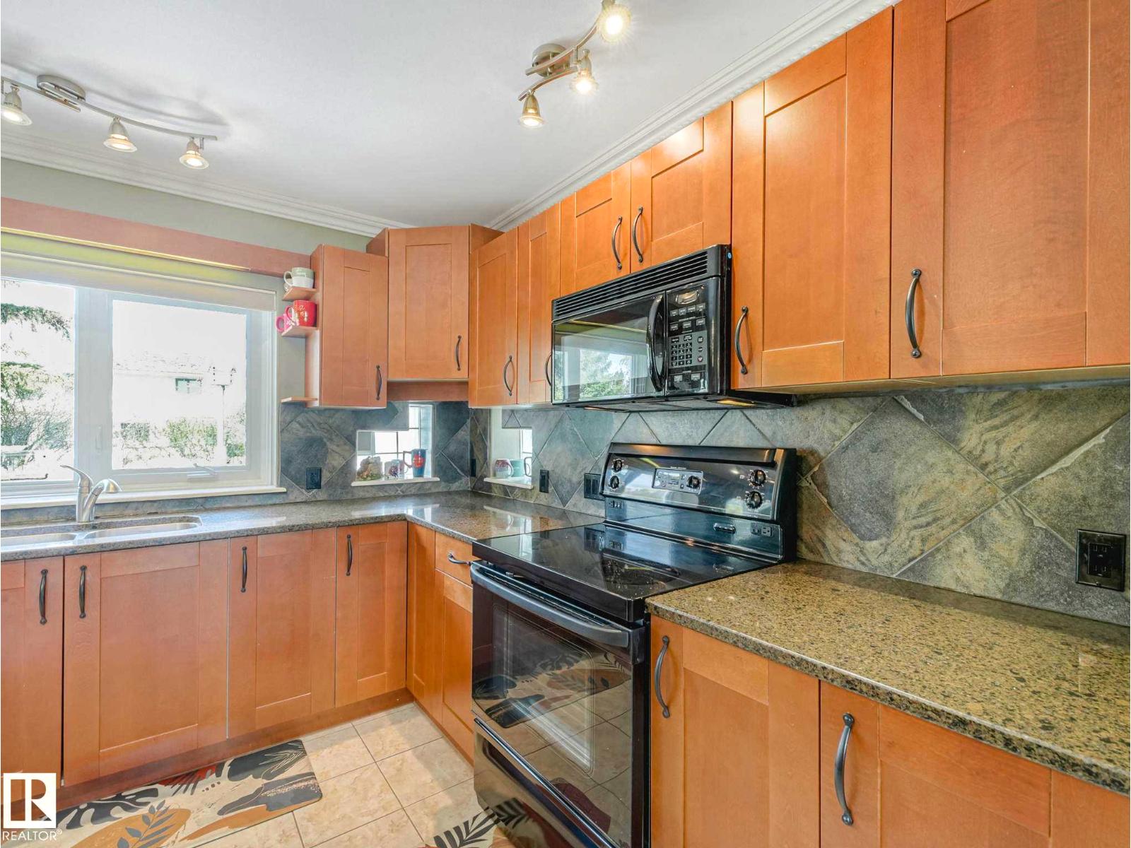 4504 29 AV NW - 23