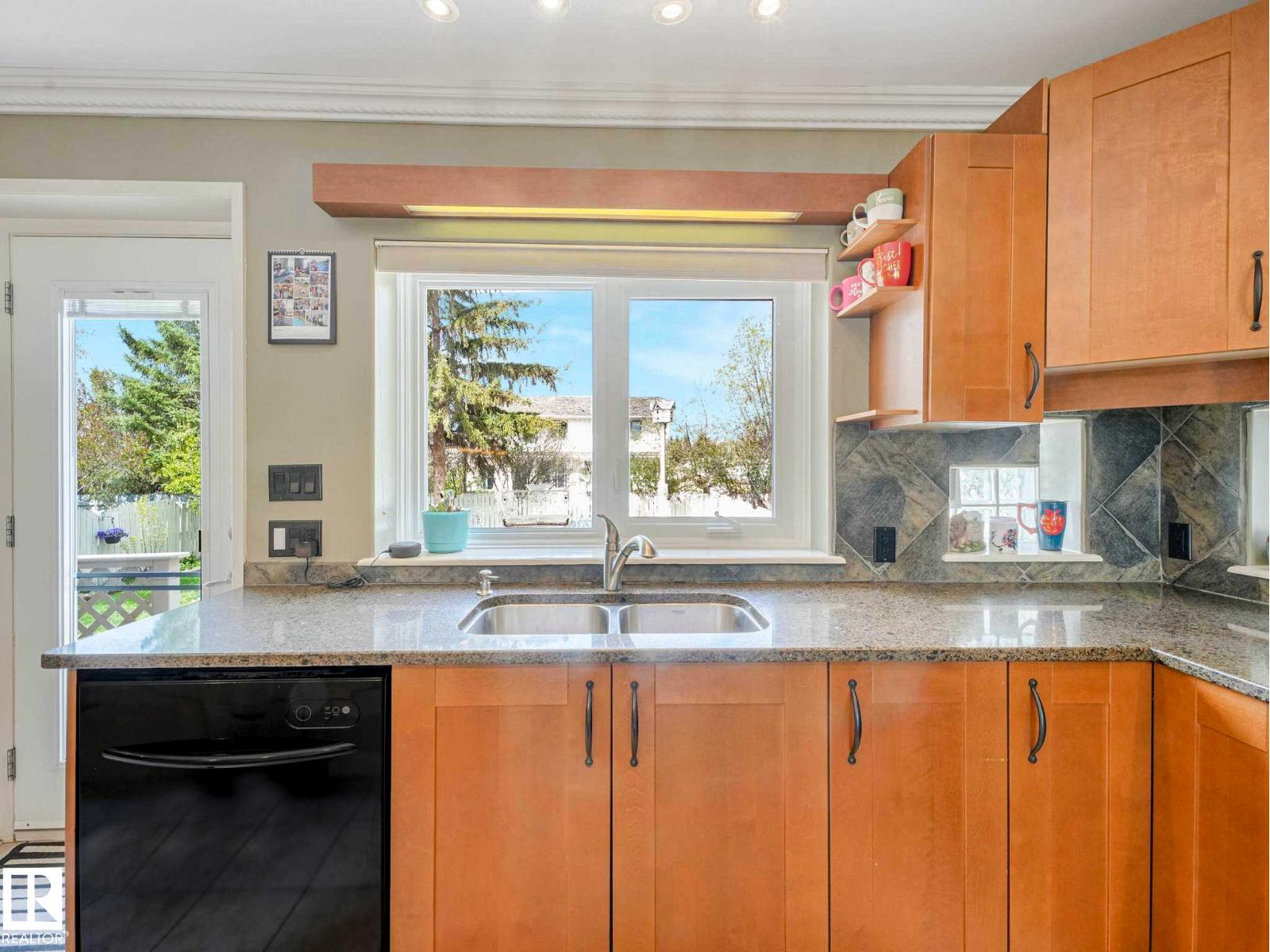4504 29 AV NW - 24