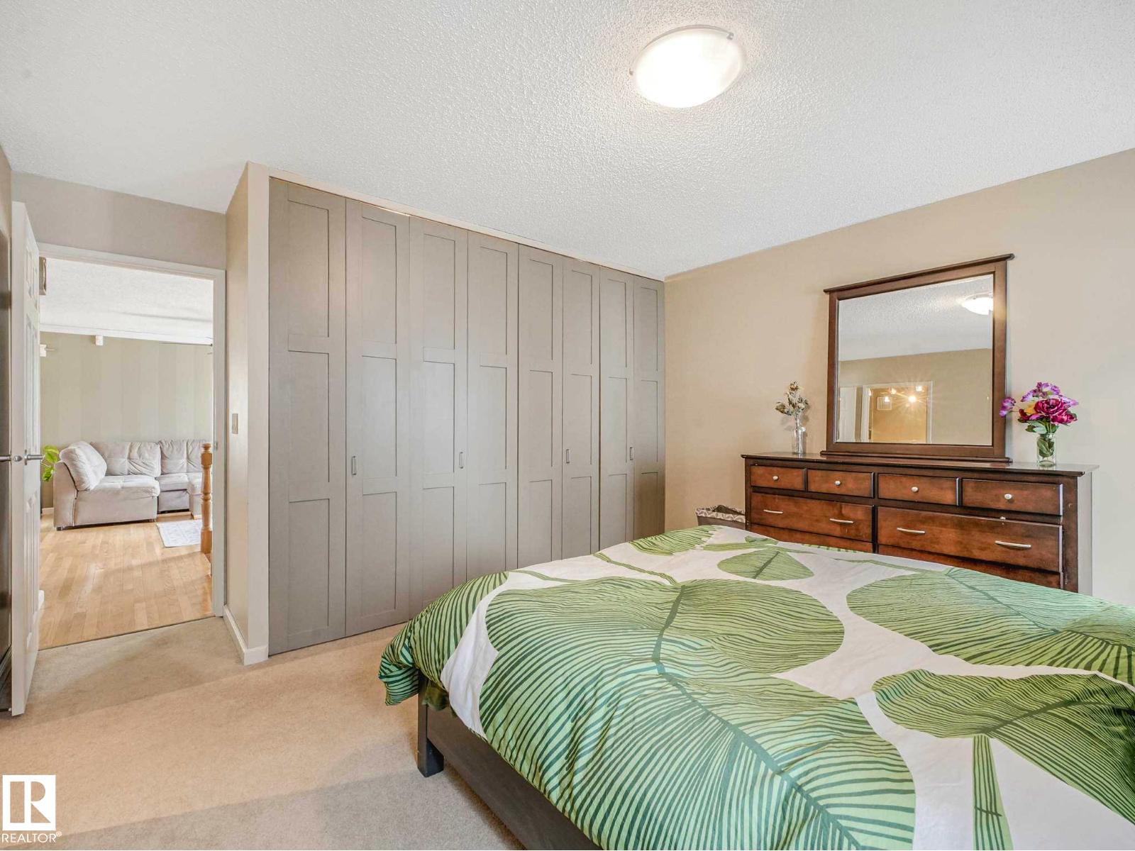 4504 29 AV NW - 29