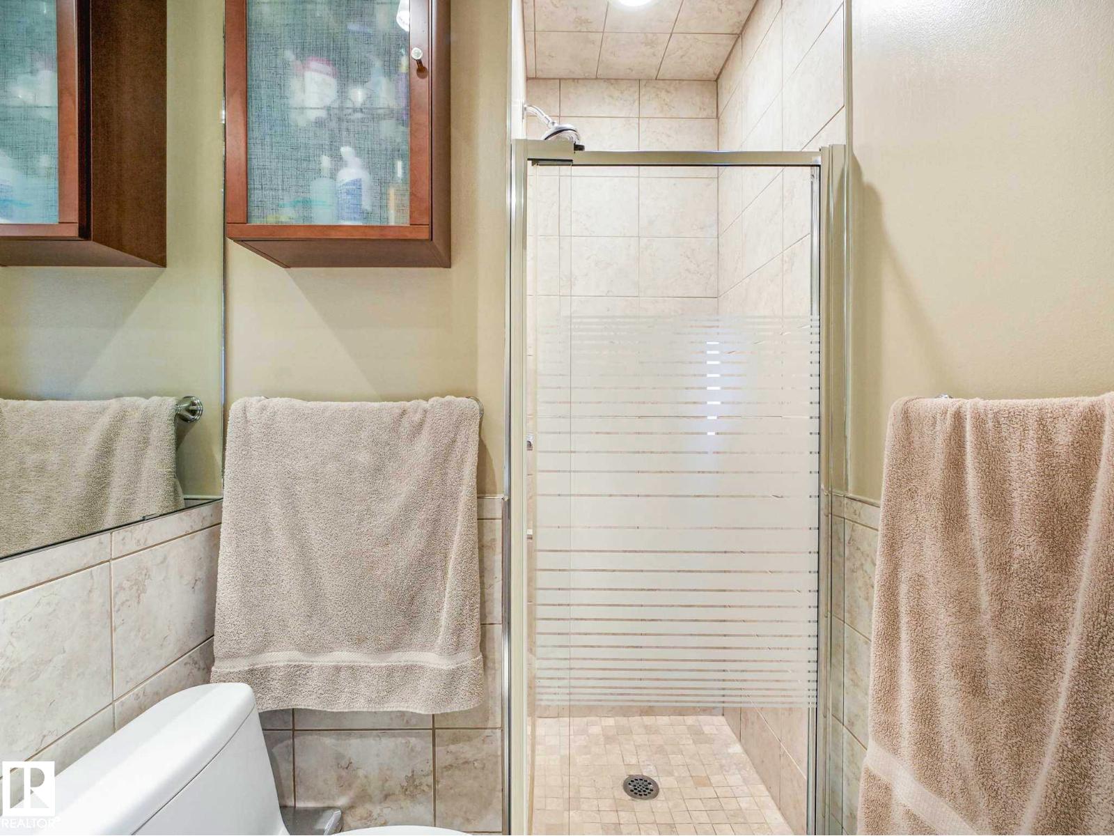 4504 29 AV NW - 32