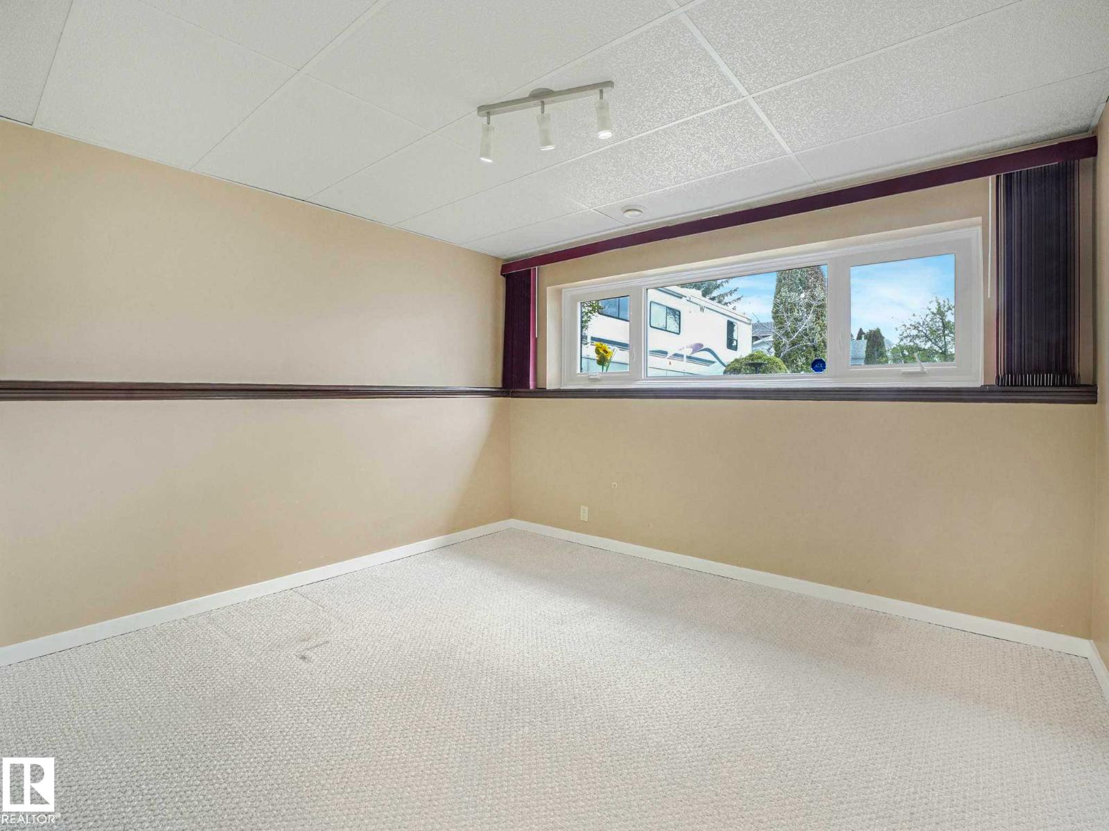 4504 29 AV NW - 44
