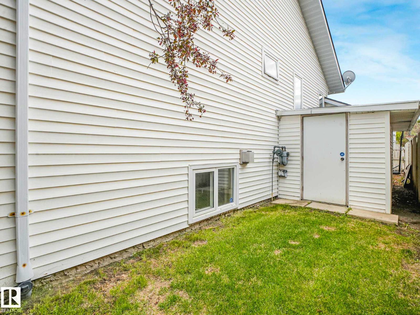 4504 29 AV NW - 63
