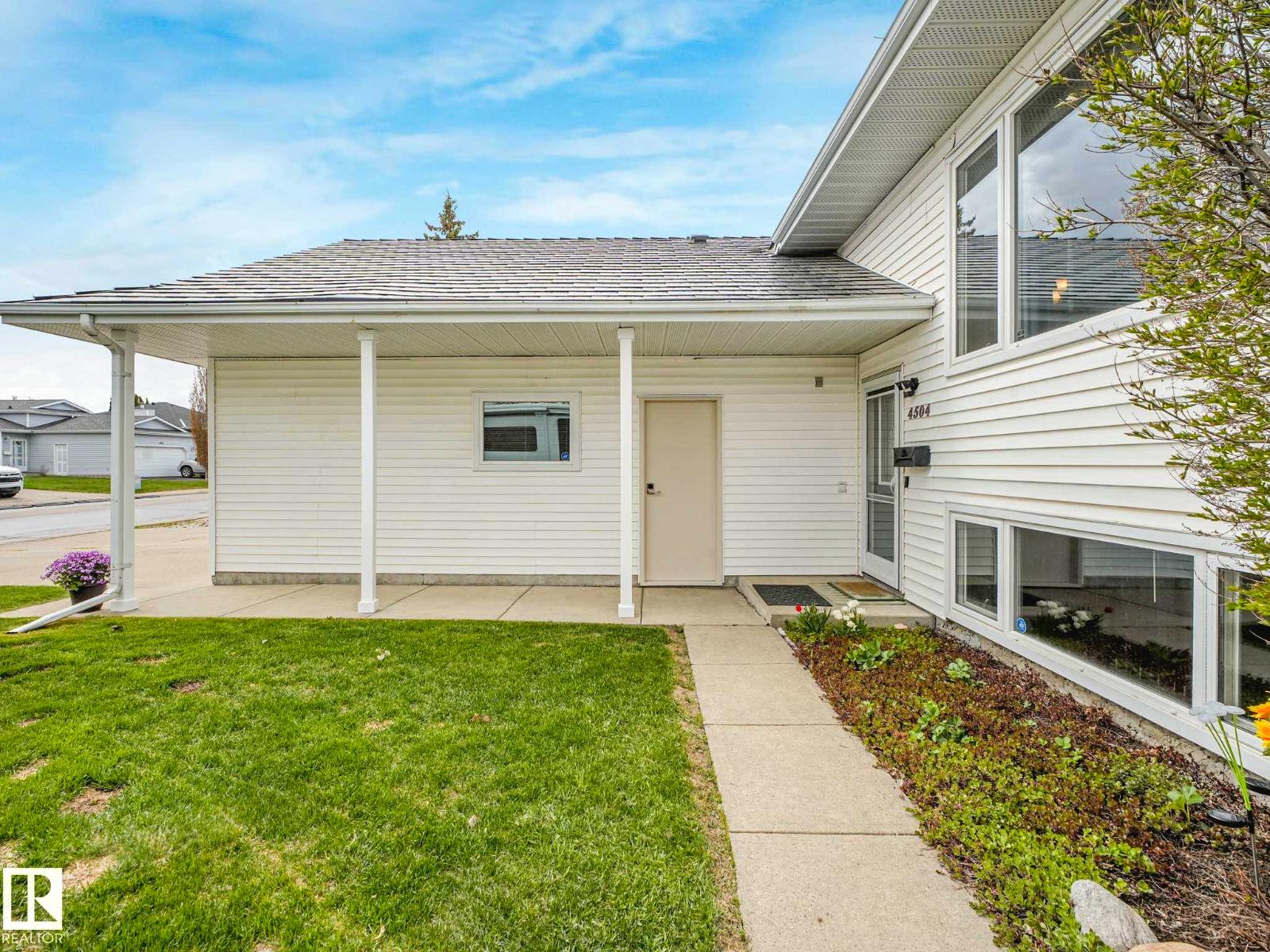 4504 29 AV NW - 64
