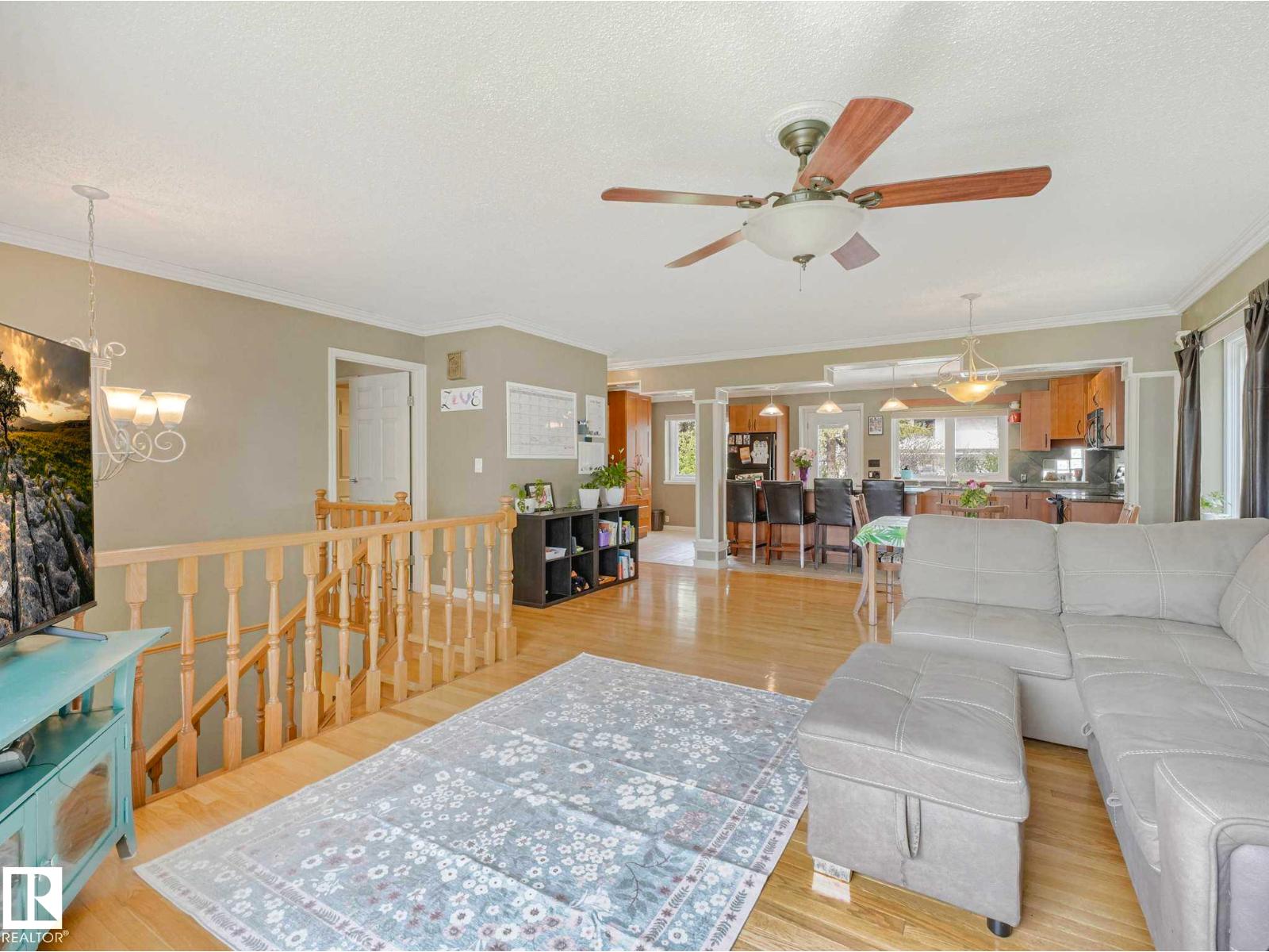 4504 29 AV NW - 8