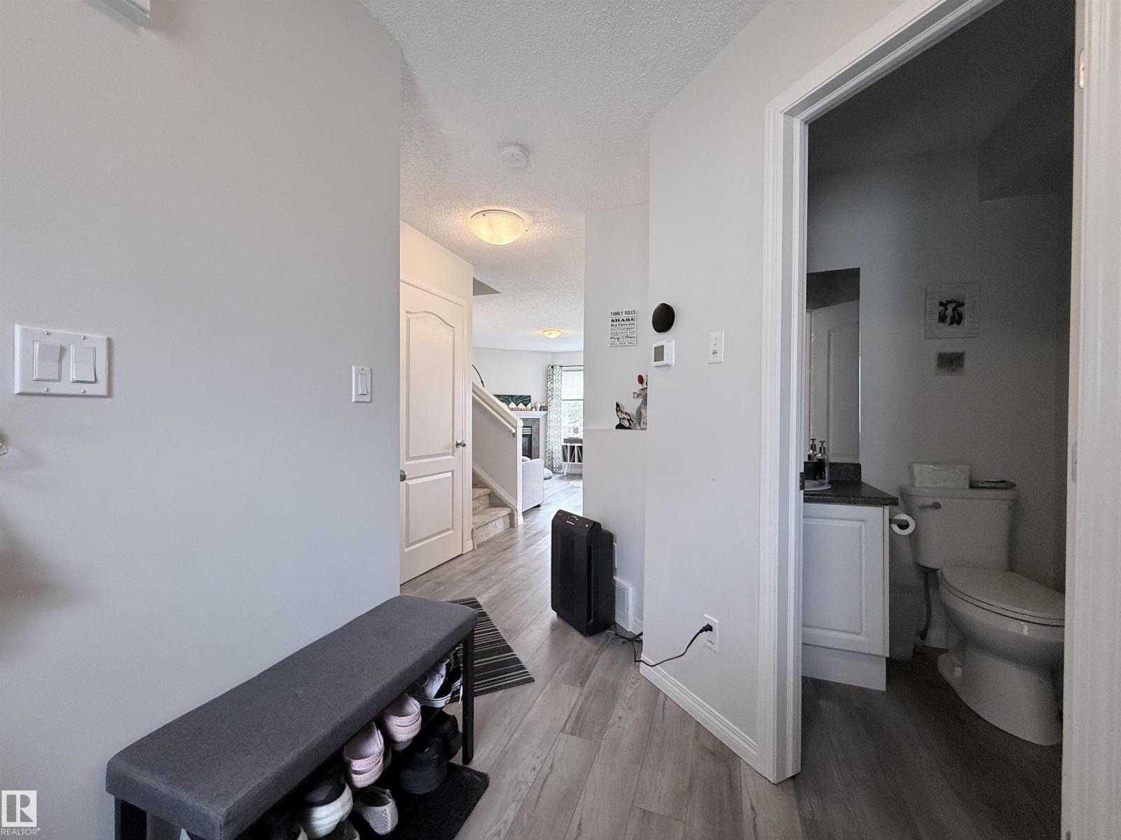 #82 5001 62 ST - 11