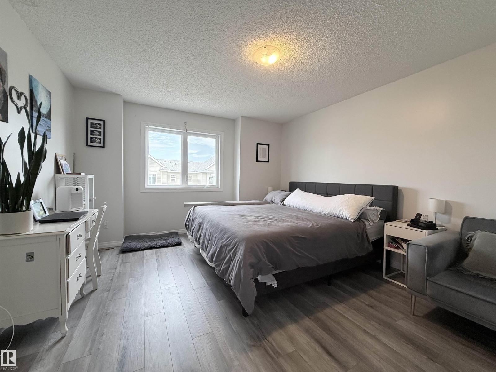 #82 5001 62 ST - 15