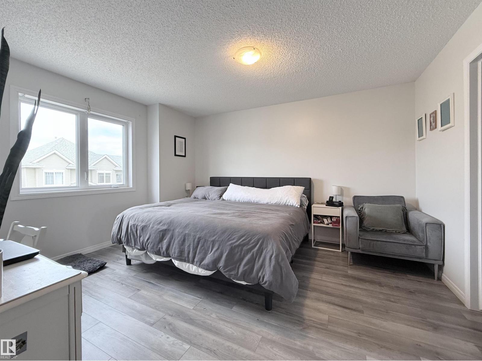 #82 5001 62 ST - 17