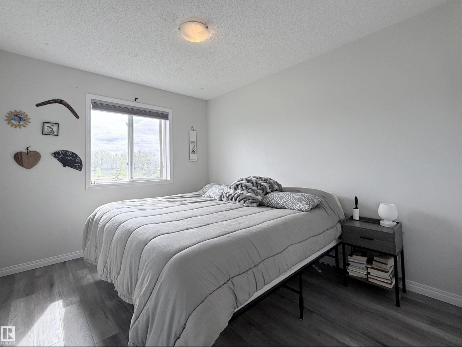 #82 5001 62 ST - 19