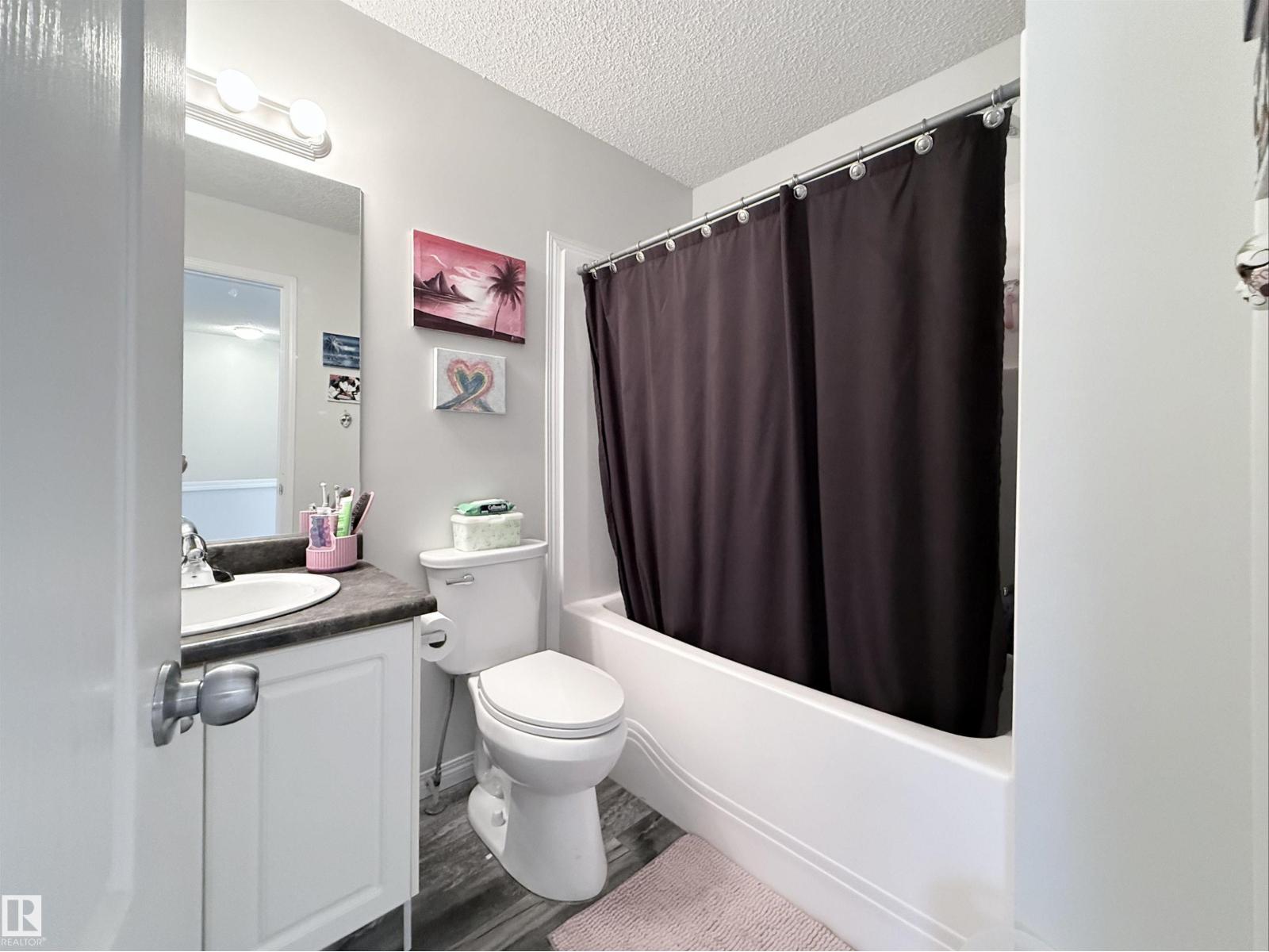 #82 5001 62 ST - 21