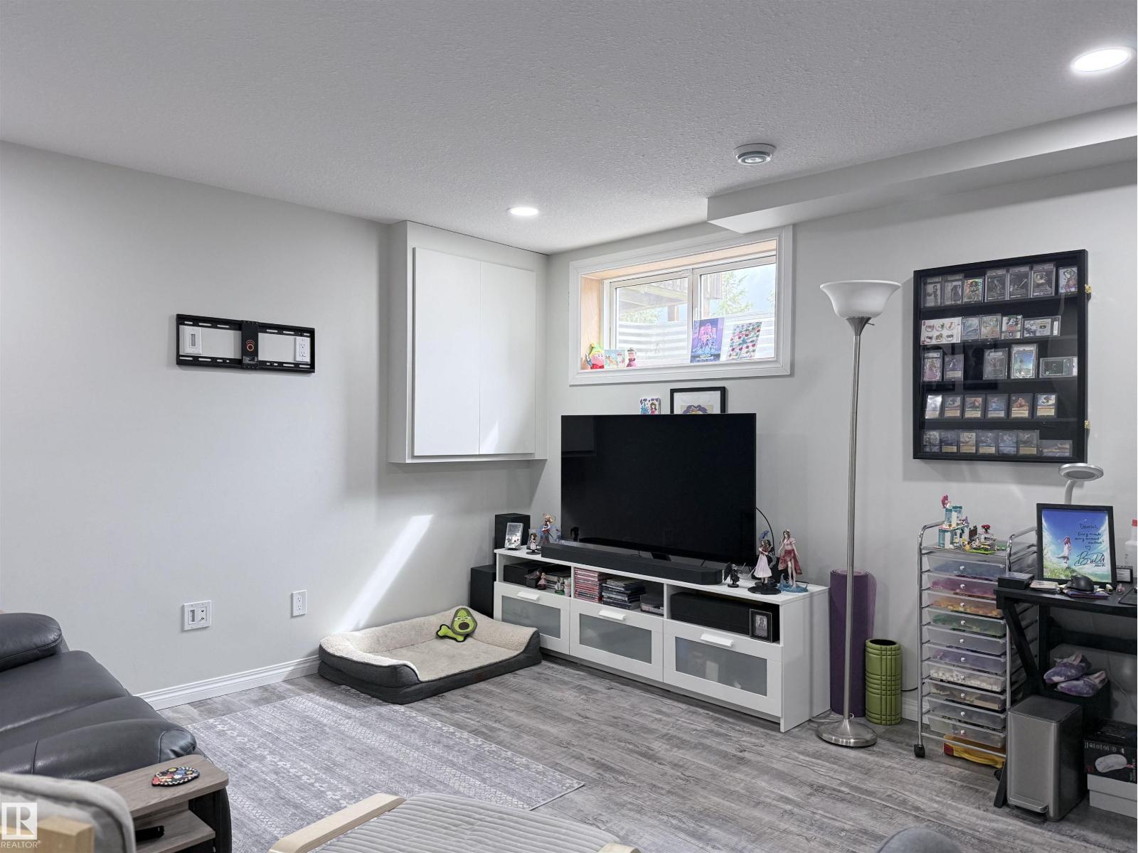 #82 5001 62 ST - 23