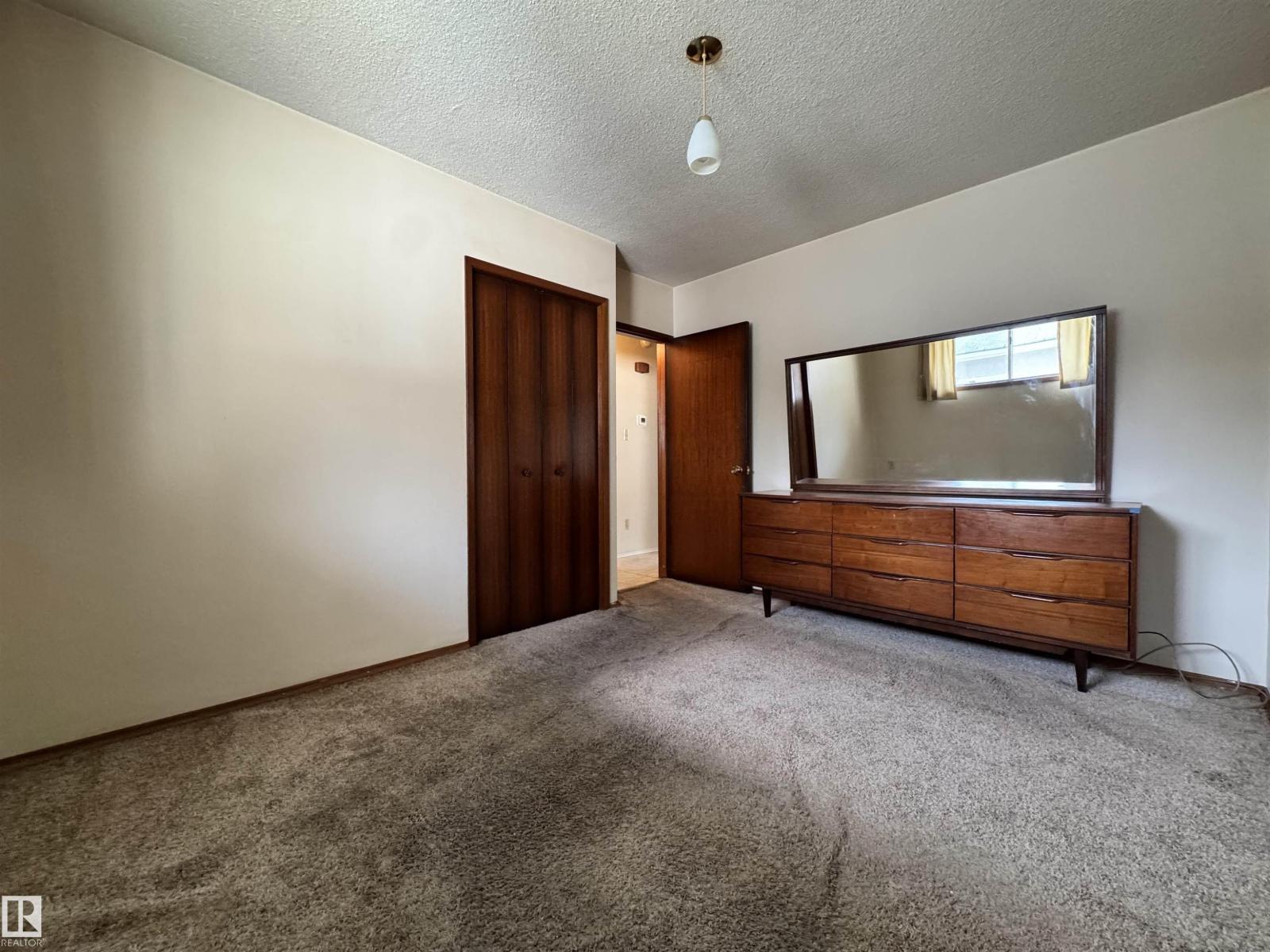 5707 90 AV NW - 13