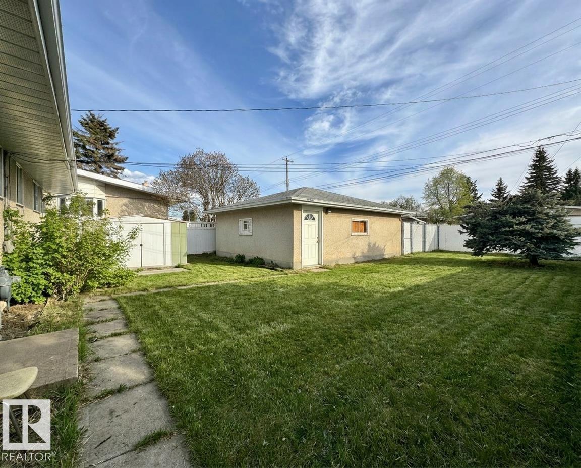 5707 90 AV NW - 15