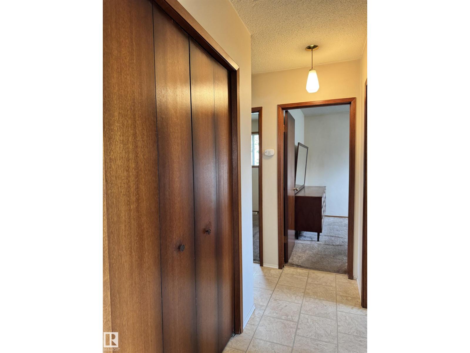 5707 90 AV NW - 7