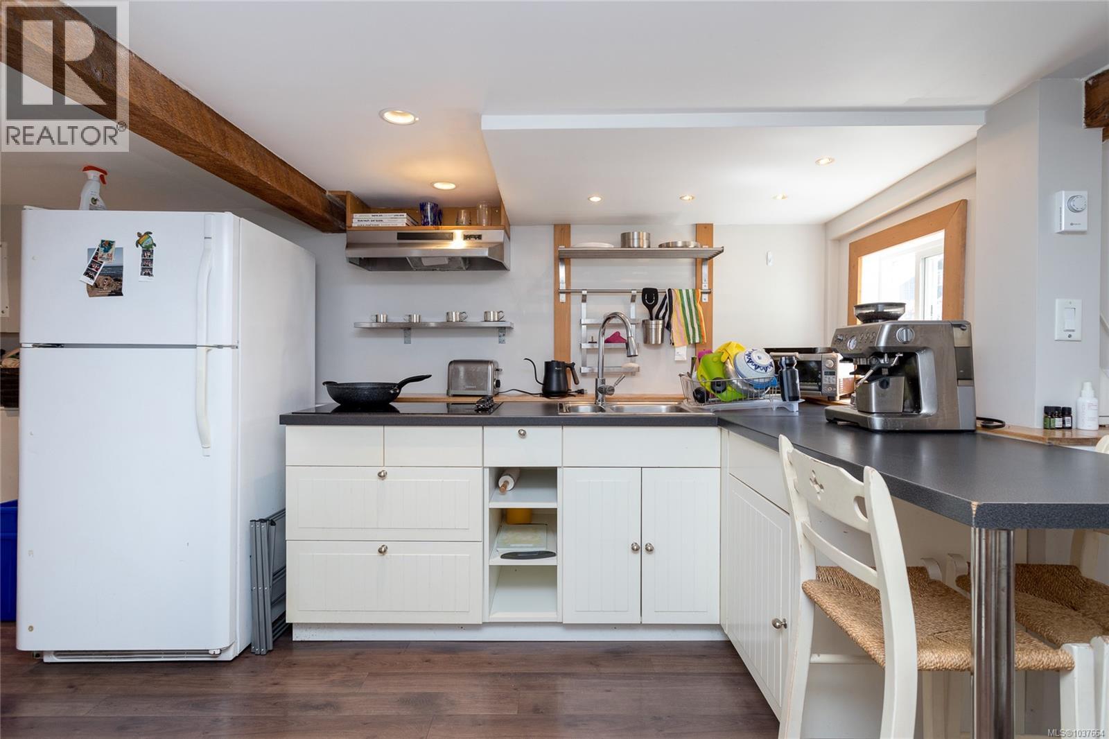 548 Cornwall St - 33
