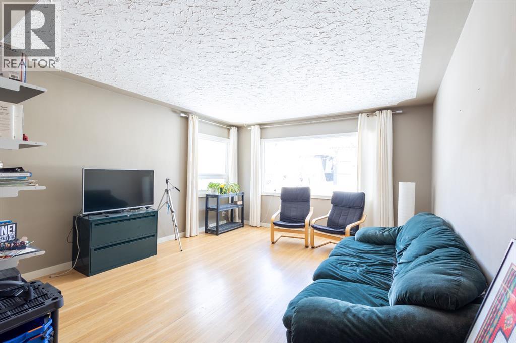 719 27 Avenue NW - 5