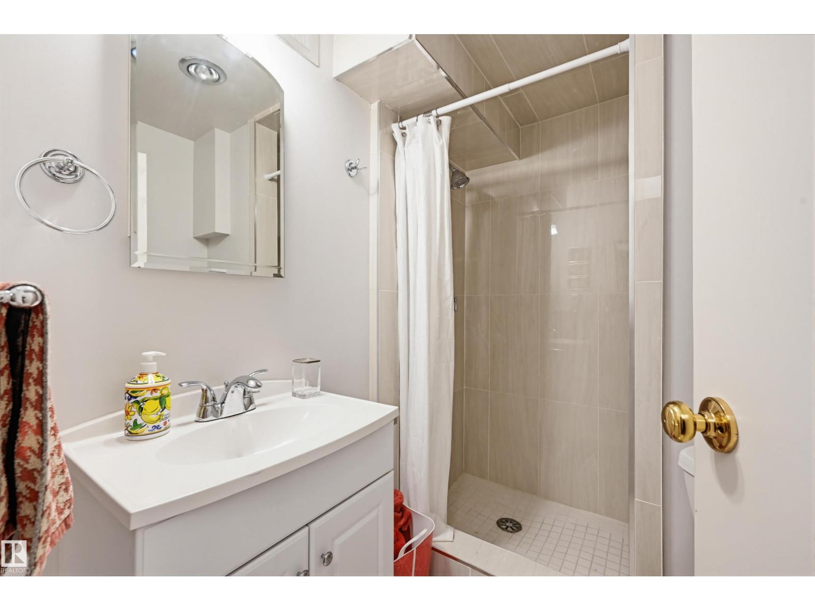 14631 88 AV NW - 37