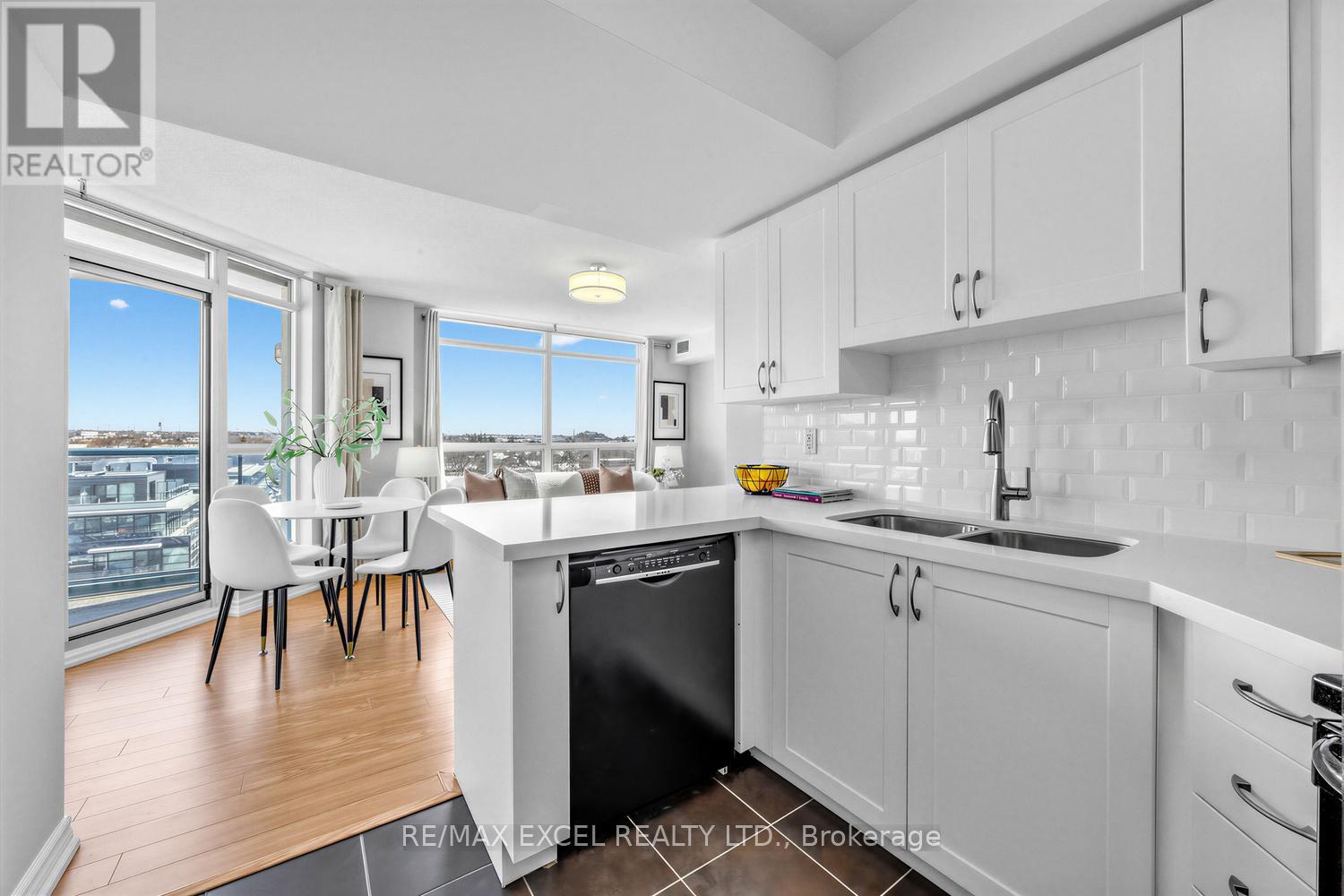 #916 340 WATSON STREET W - 12