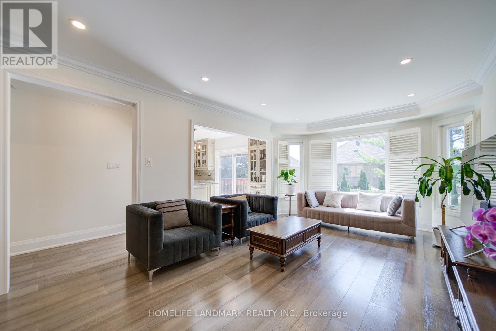 32 DUMFRIES DRIVE - 12