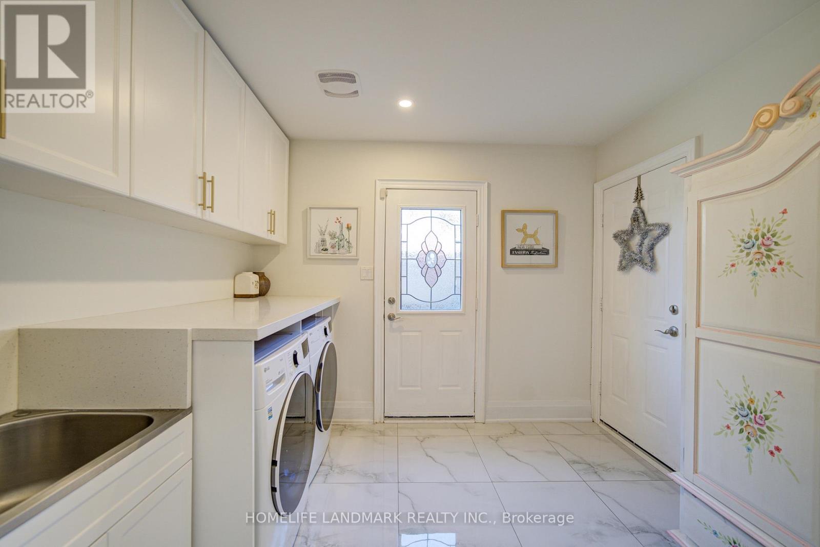 32 DUMFRIES DRIVE - 18