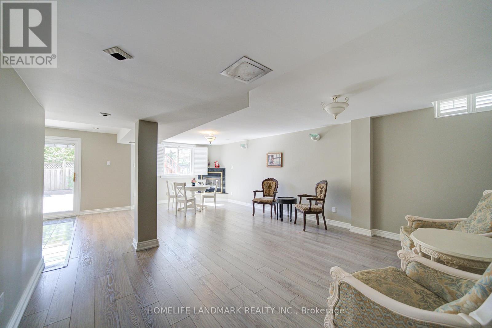 32 DUMFRIES DRIVE - 29