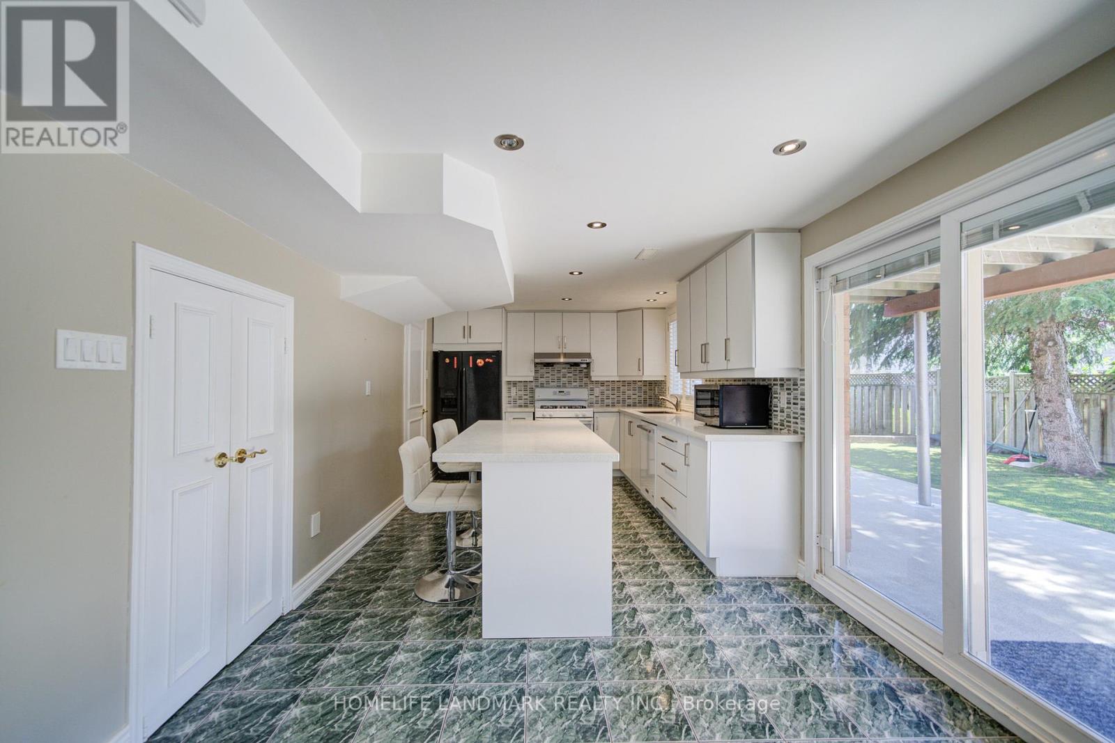 32 DUMFRIES DRIVE - 31