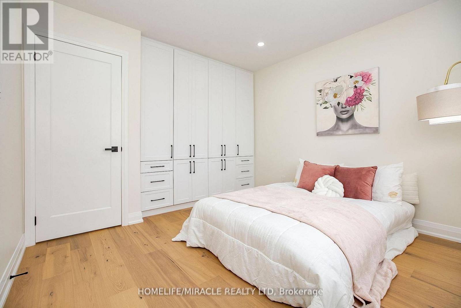 52 FOXACRE ROW - 36