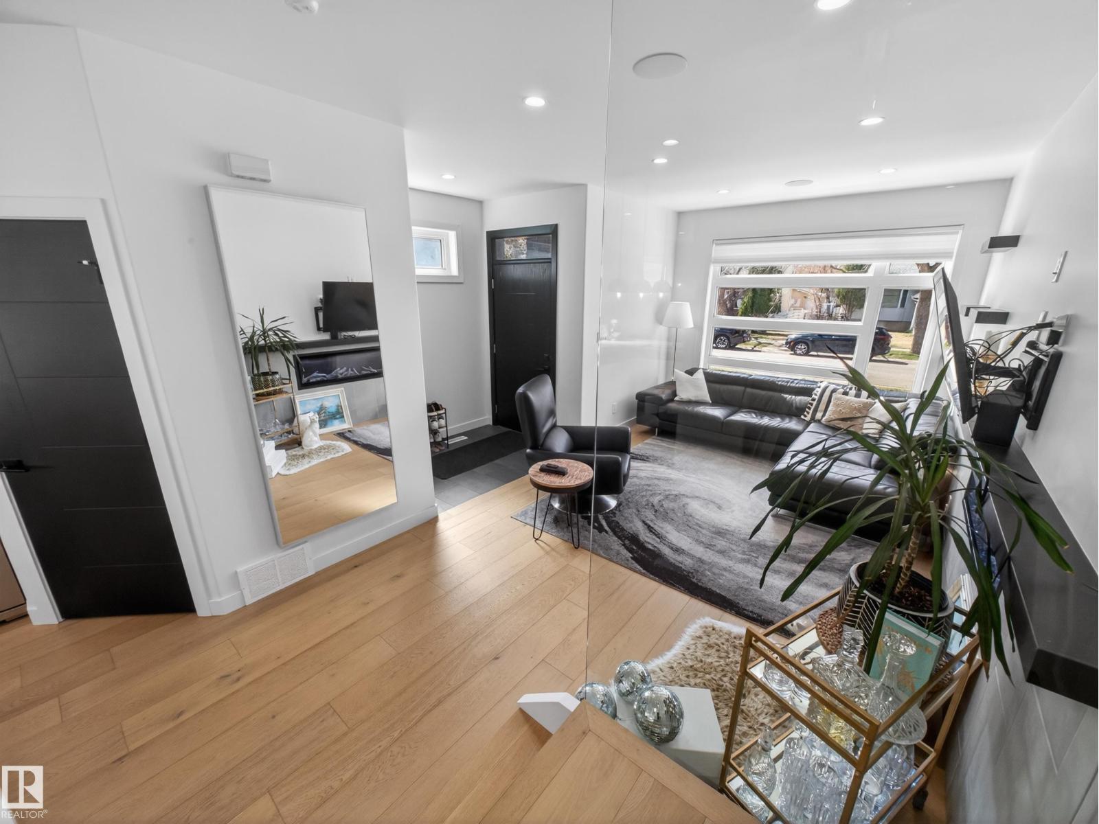 10449 143 ST NW - 10
