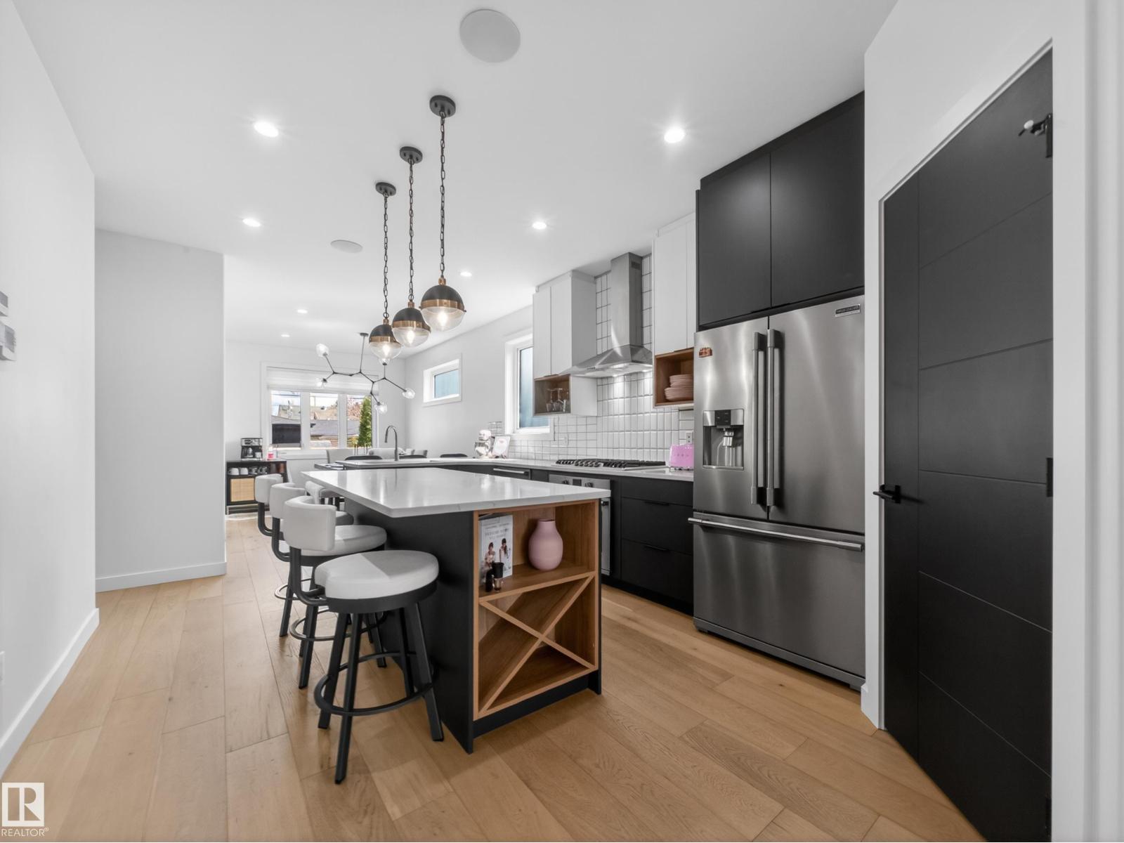 10449 143 ST NW - 11