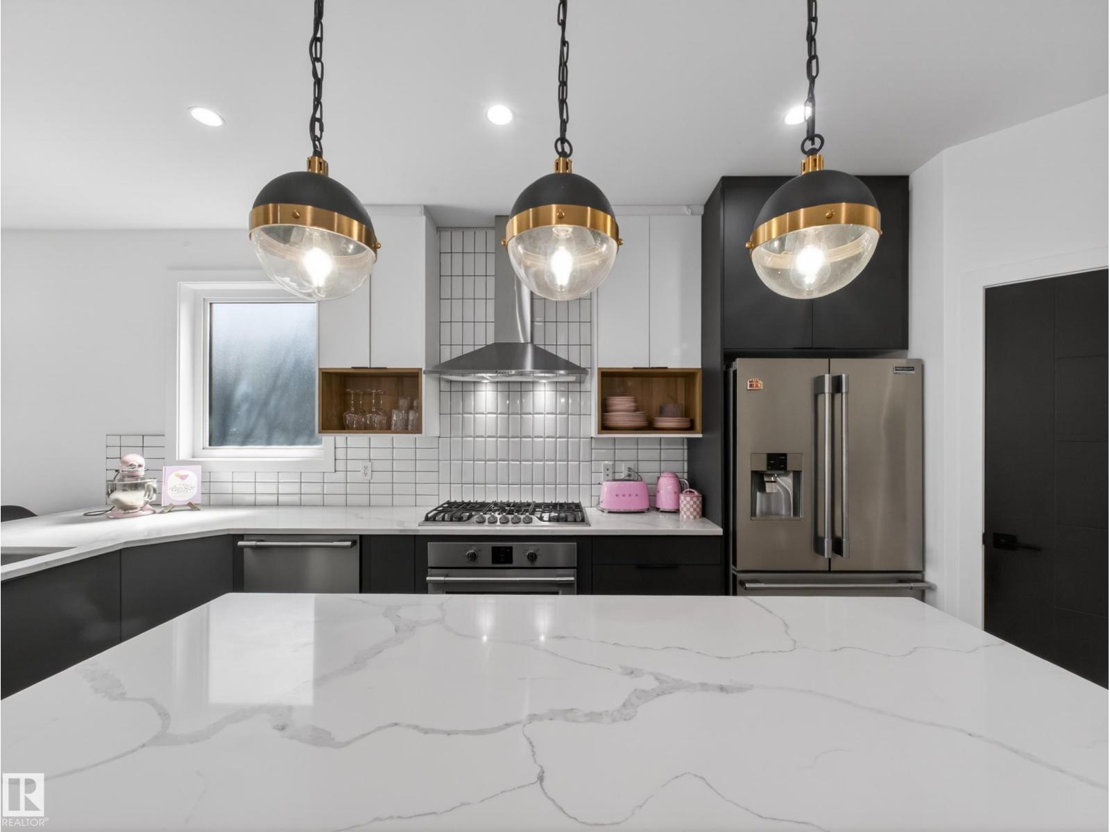 10449 143 ST NW - 12