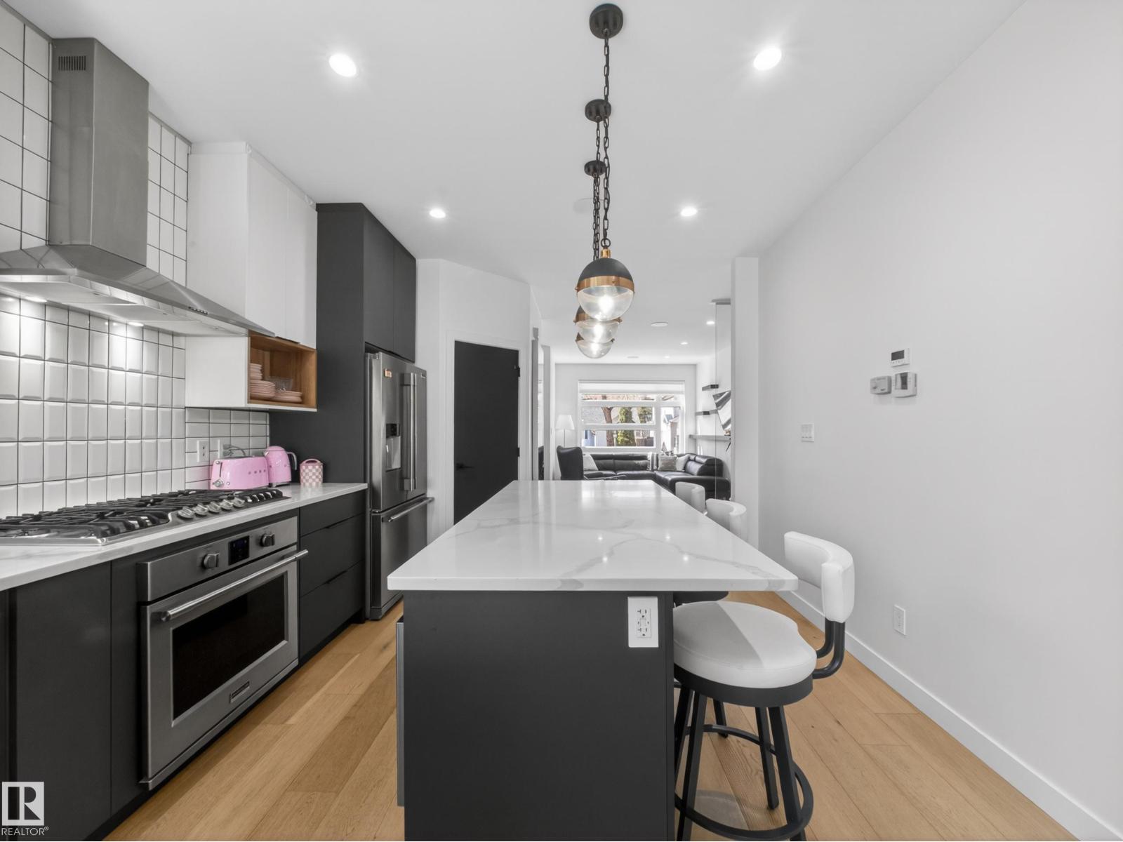 10449 143 ST NW - 14