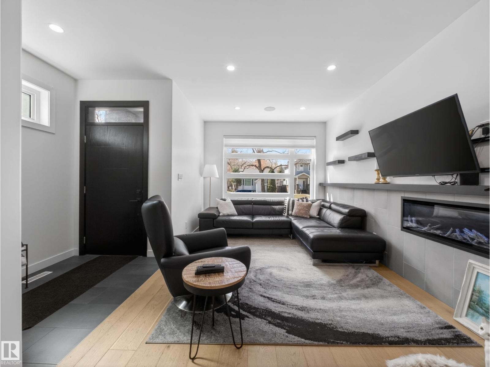 10449 143 ST NW - Image 2