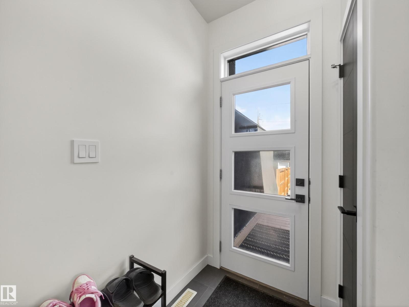 10449 143 ST NW - 21
