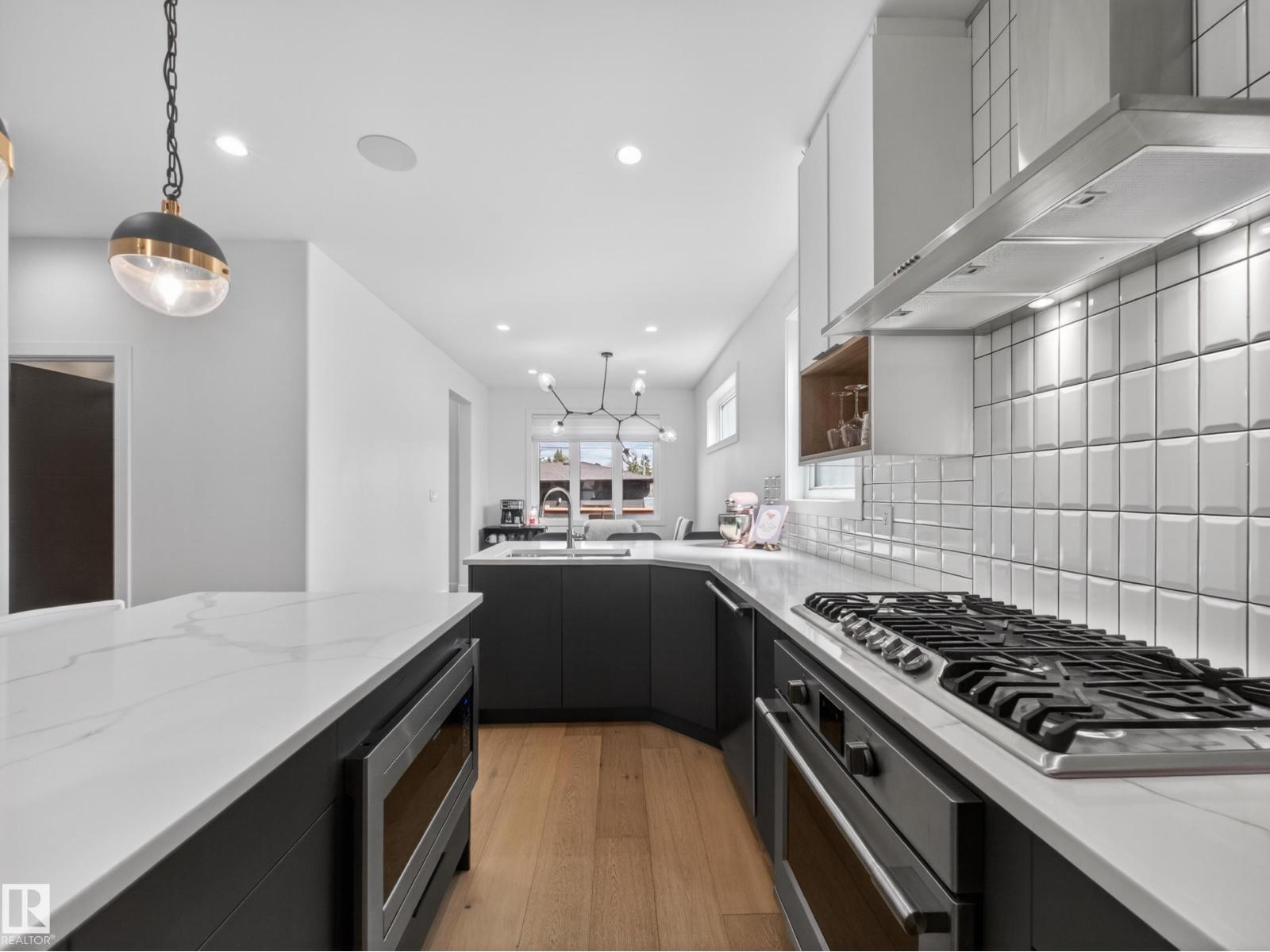 10449 143 ST NW - 23