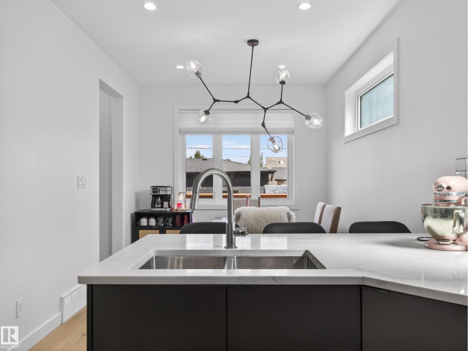 10449 143 ST NW - 24