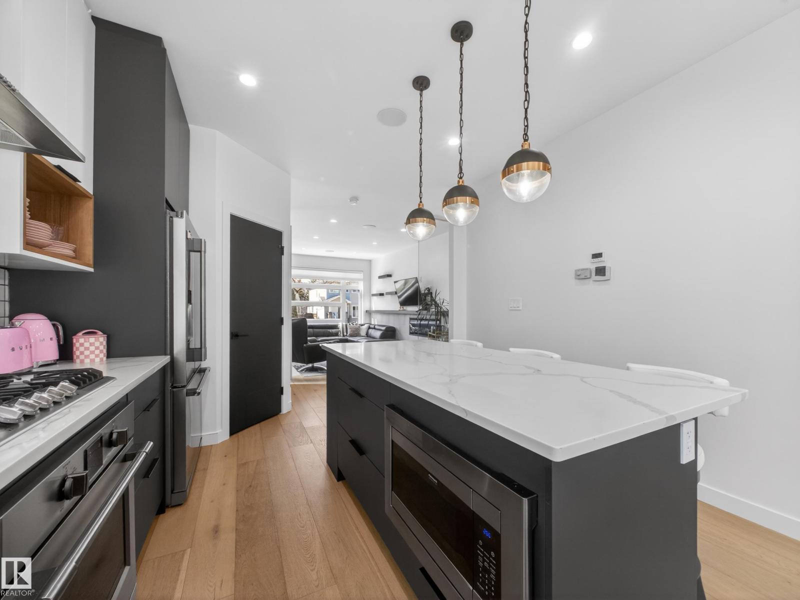 10449 143 ST NW - 25