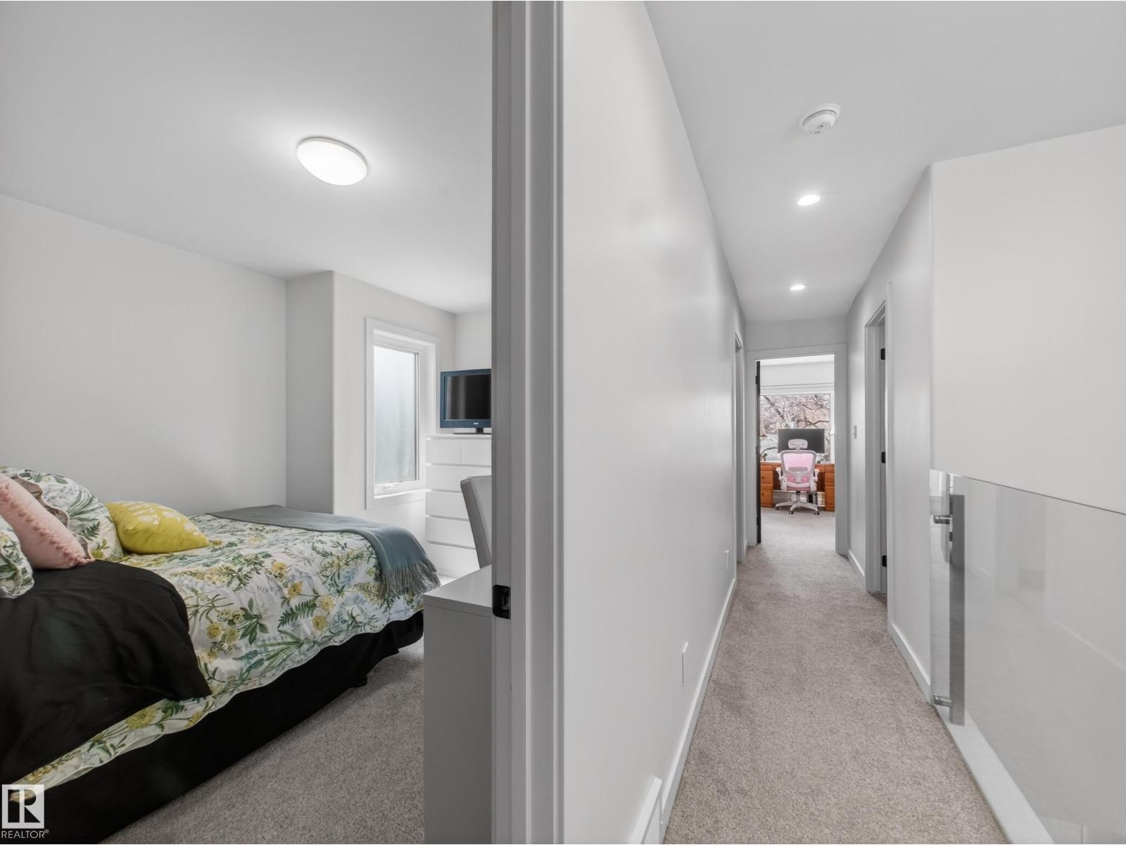 10449 143 ST NW - 29